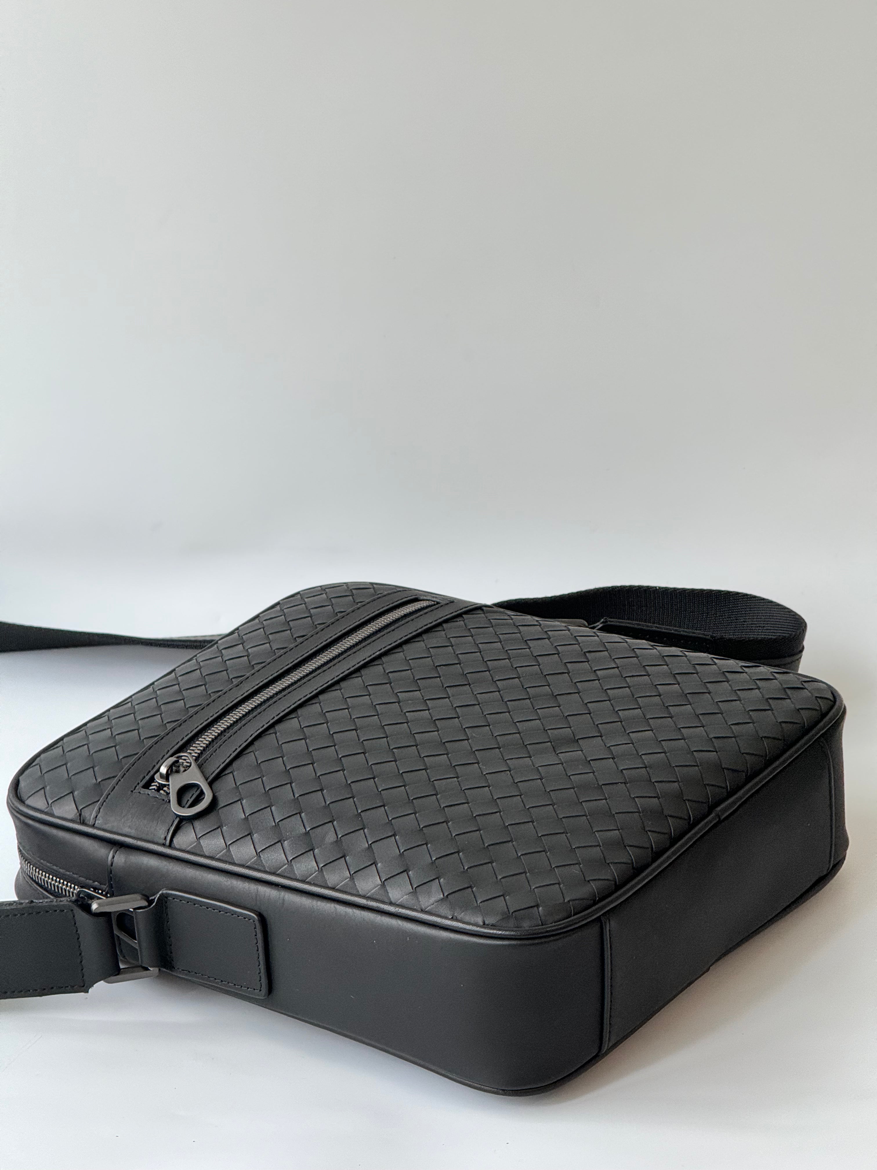 Mckenzie Messenger Bag