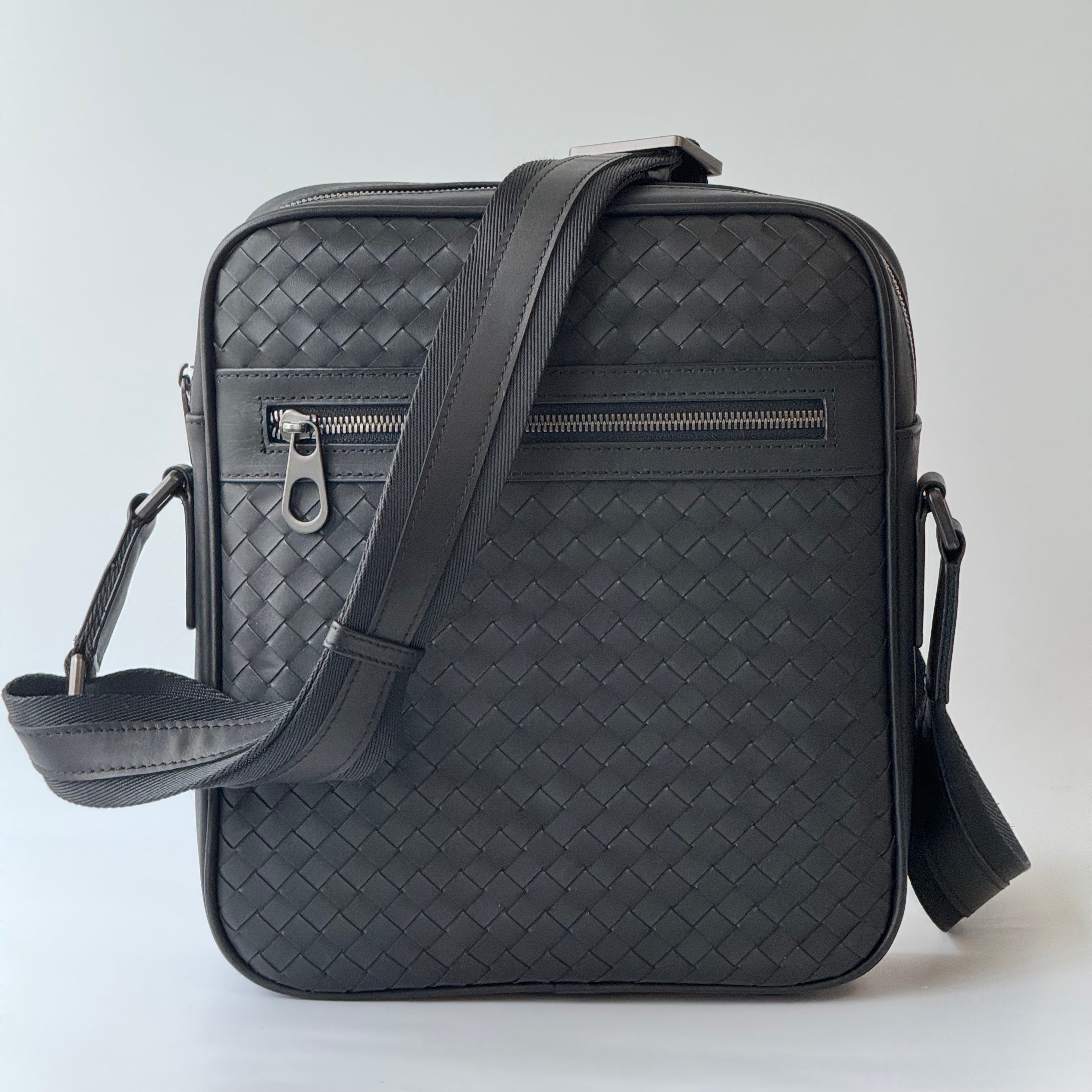 Mckenzie Messenger Bag