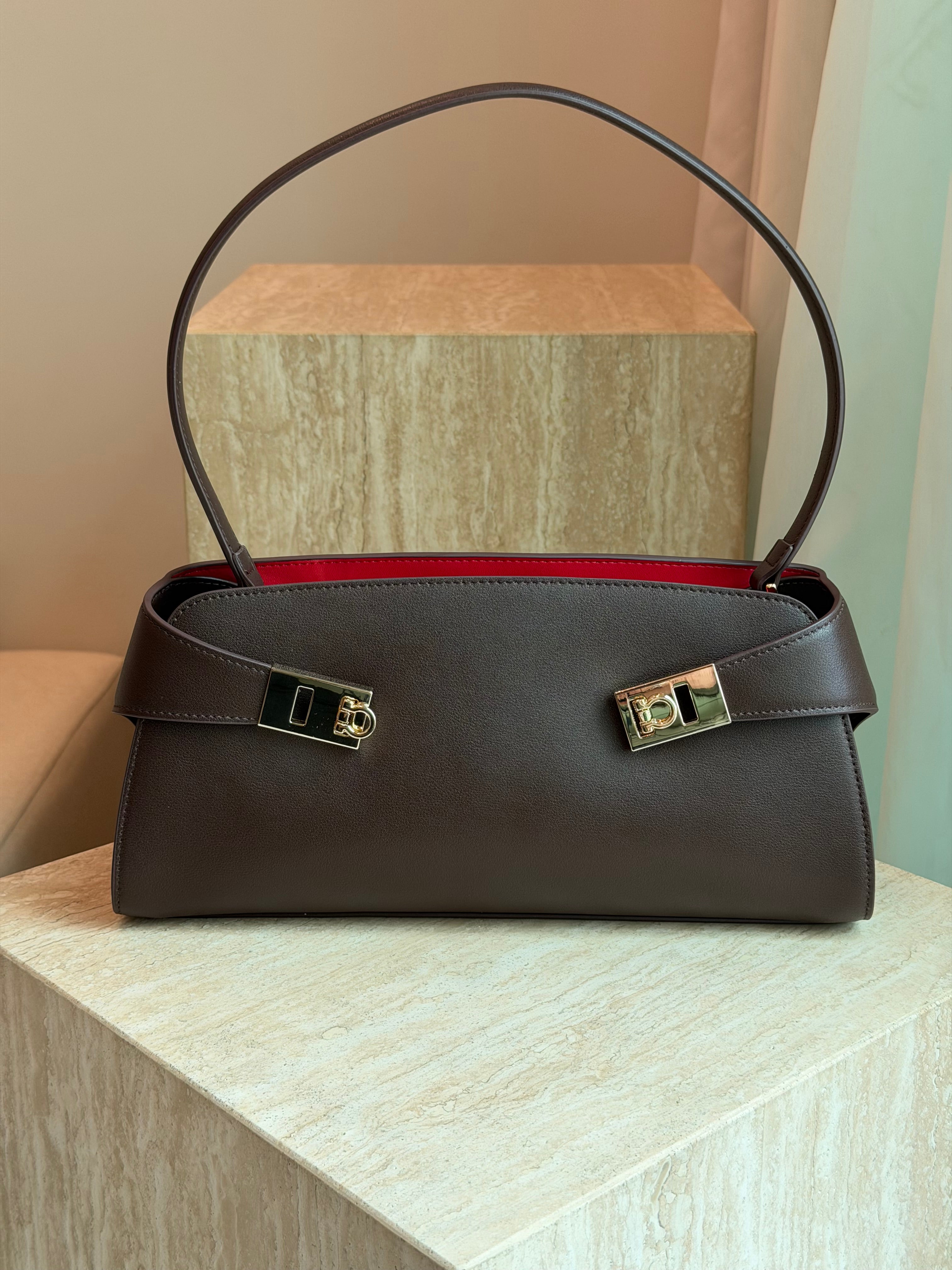 Hug Shoulder Bag Petite