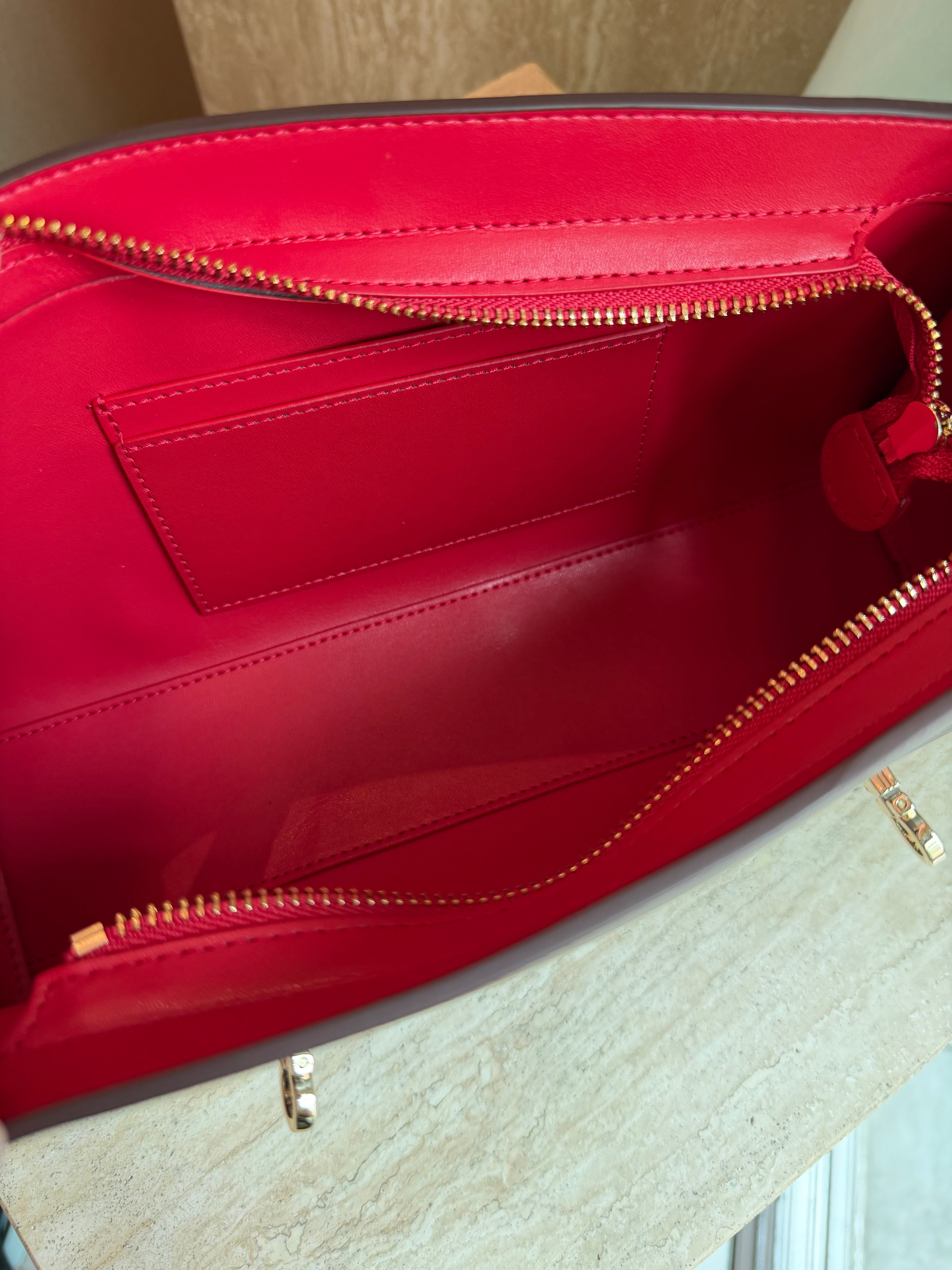 Hug Shoulder Bag Petite