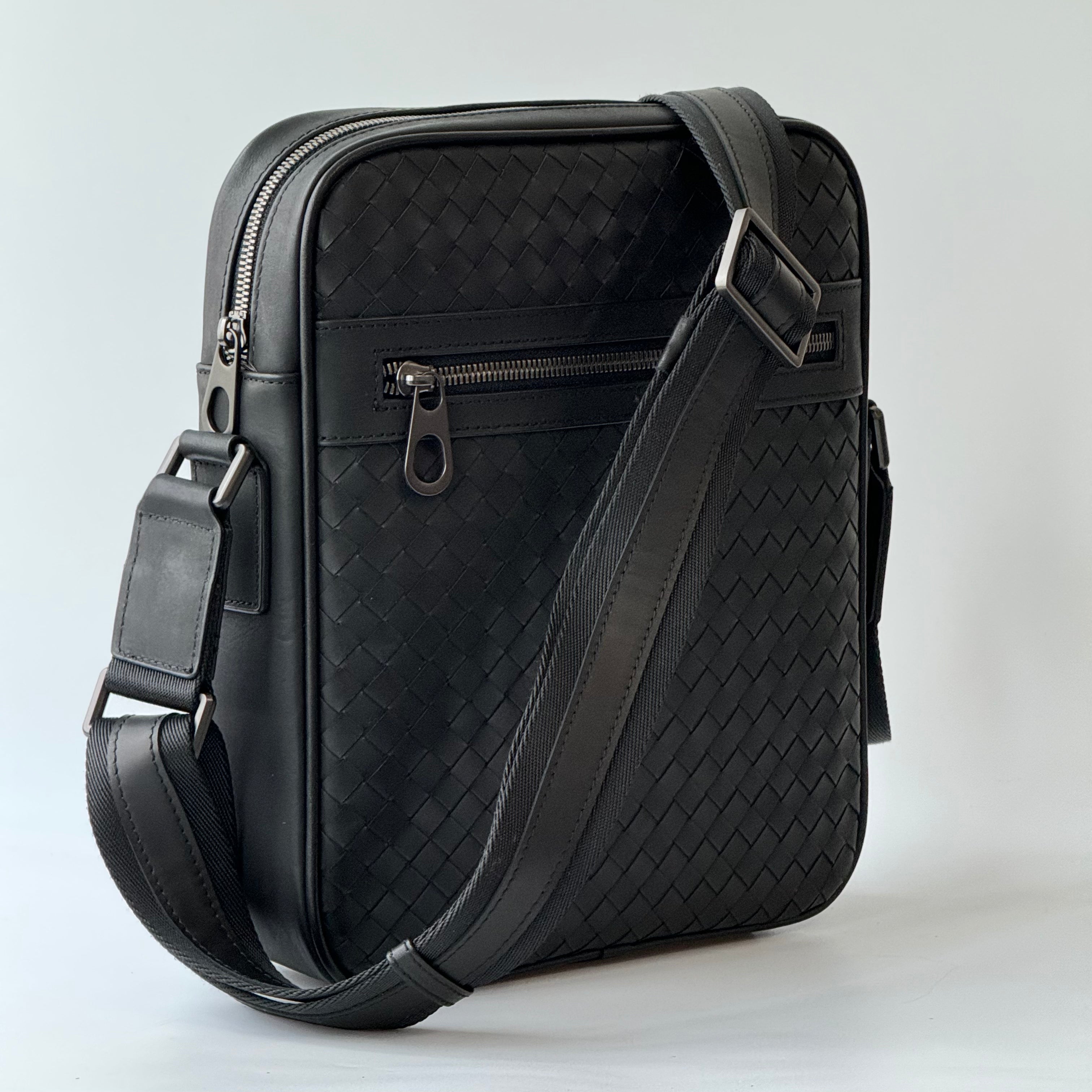 Mckenzie Messenger Bag