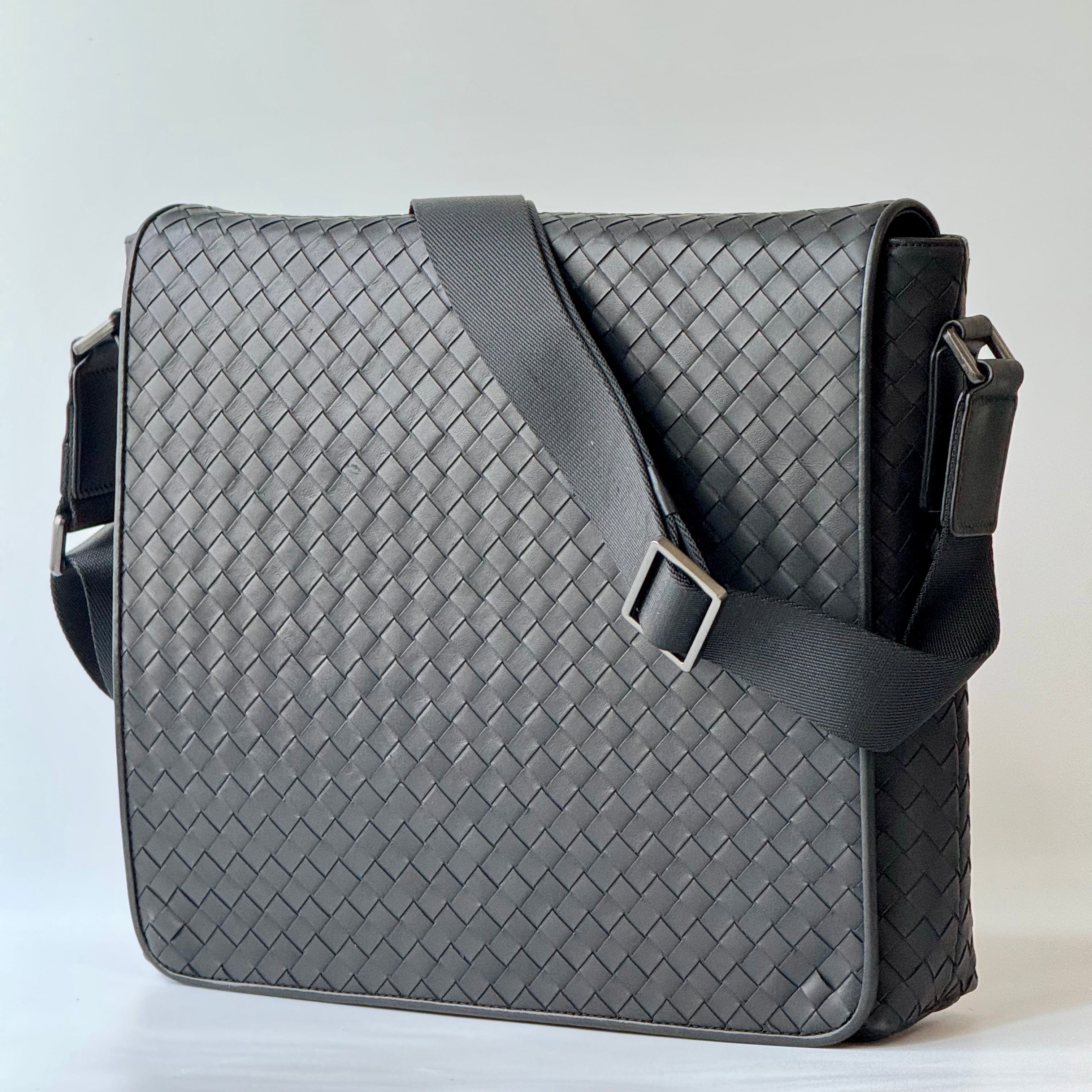 Mckenzie Messenger Bag