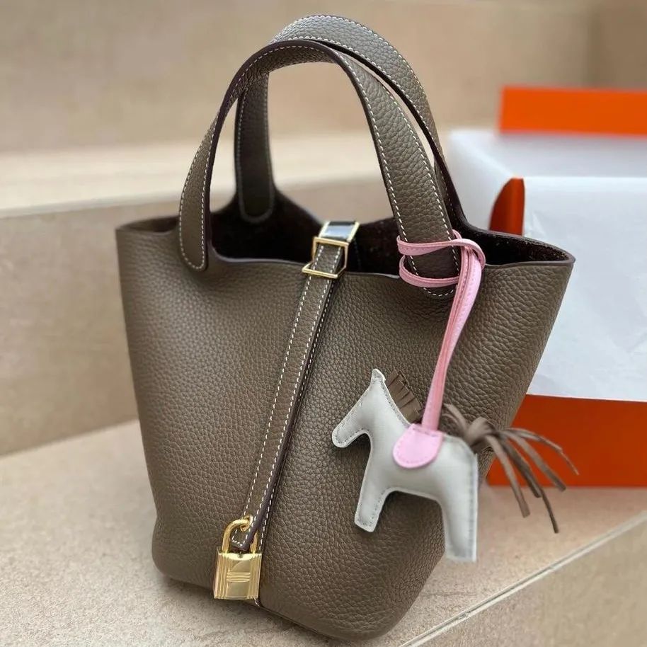 Elisabetta Slouch Bag Handstitched 18/22cm