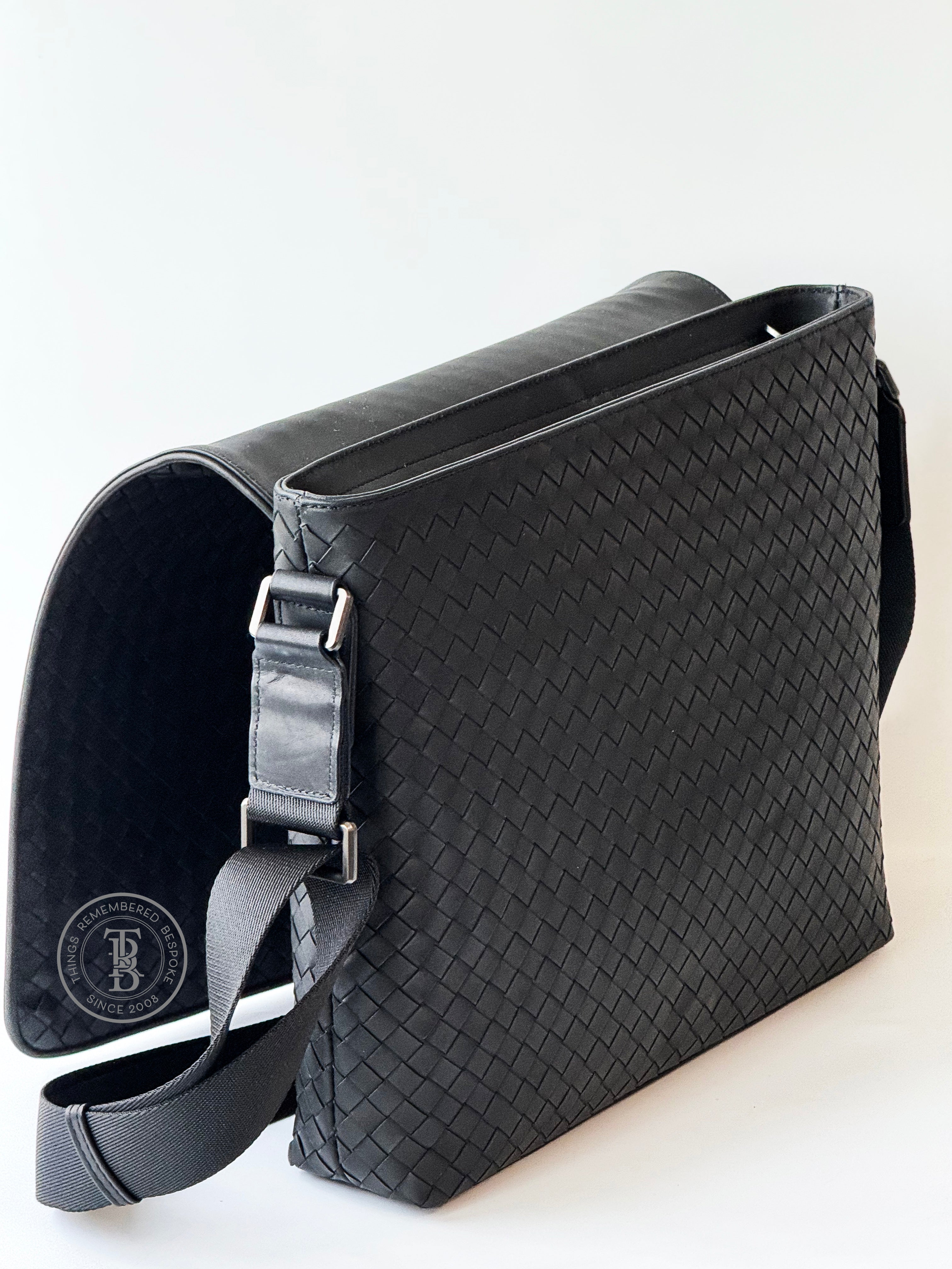 Mckenzie Messenger Bag