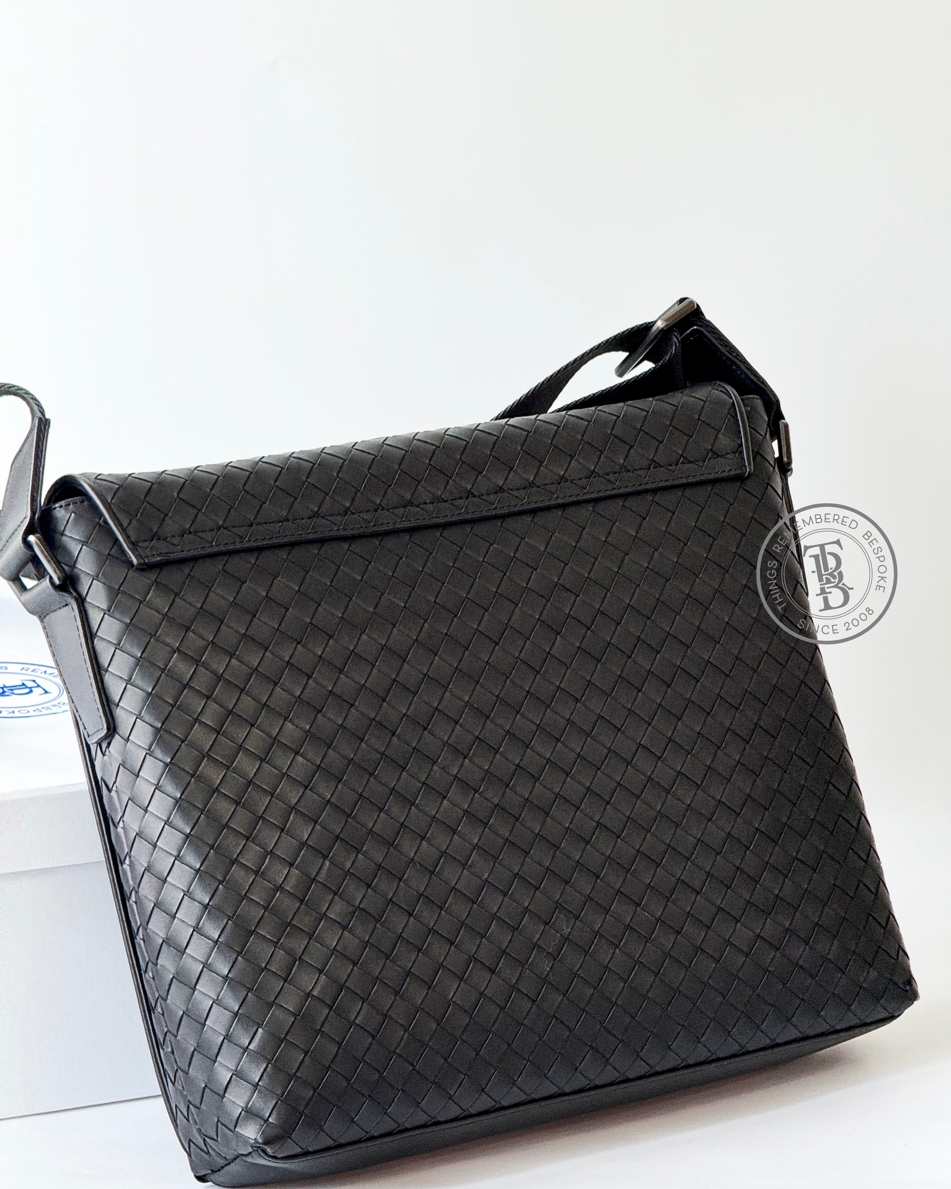 Mckenzie Messenger Bag