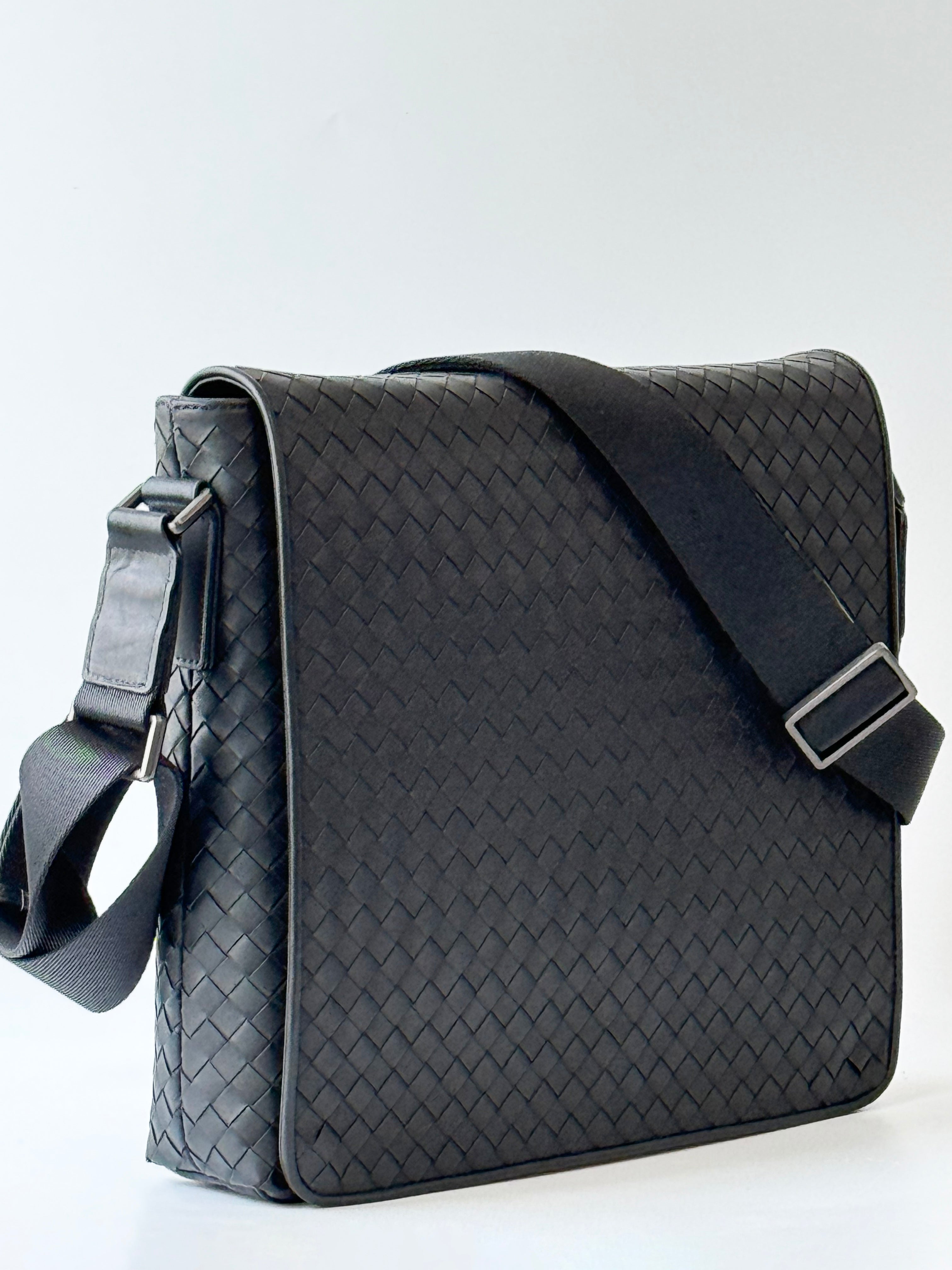 Mckenzie Messenger Bag