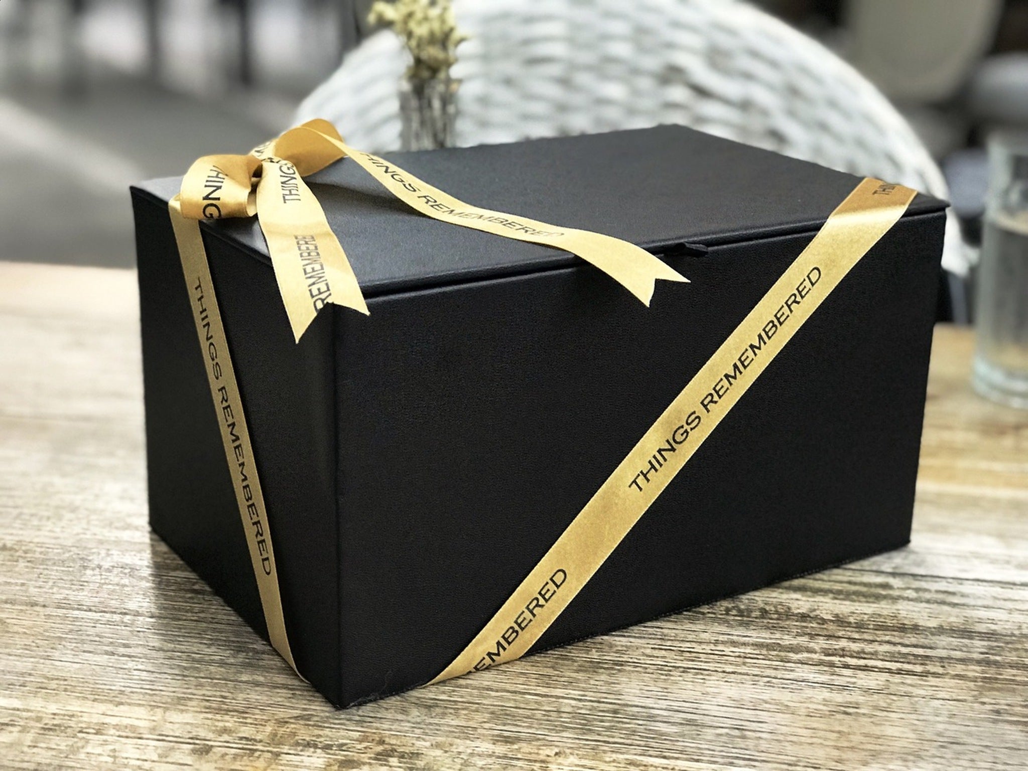 6pc Salto Pink Glass Set with Leather lined Flip Top Lid Box