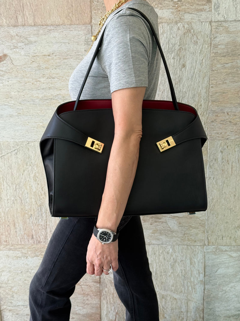 Hug Shoulder Bag