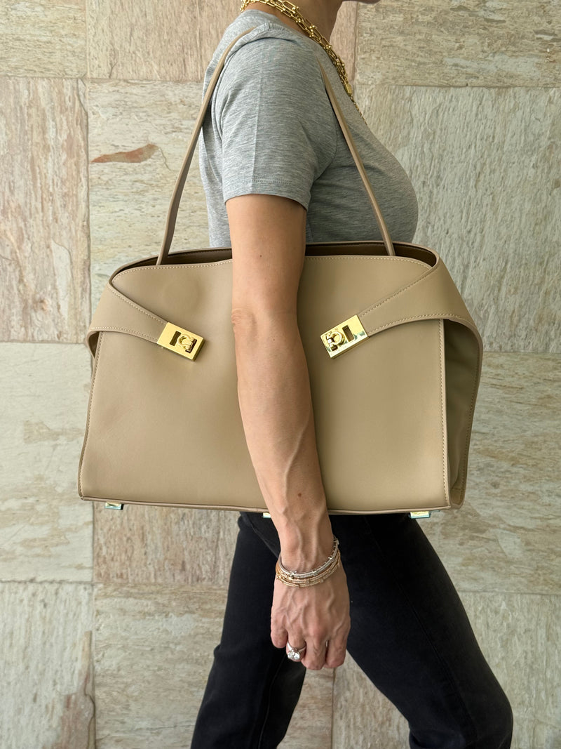 Hug Shoulder Bag