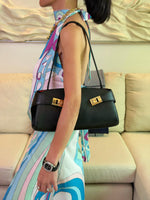 Hug Shoulder Bag Petite