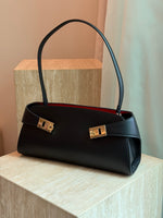 Hug Shoulder Bag Petite