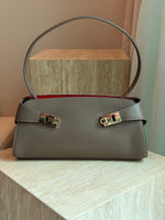 Hug Shoulder Bag Petite