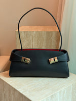 Hug Shoulder Bag Petite