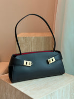 Hug Shoulder Bag Petite