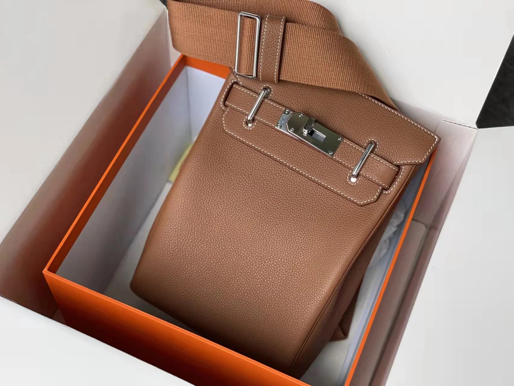 I bought this Hermes HAC a dos, would a basic human be able to